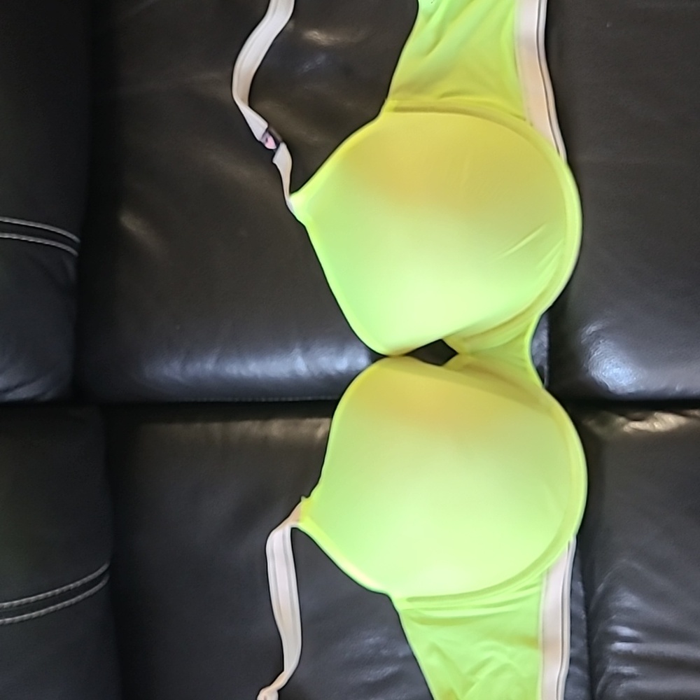 NWT Victoria Secret Extreme soft shelled bra / 36DD / neon yellow